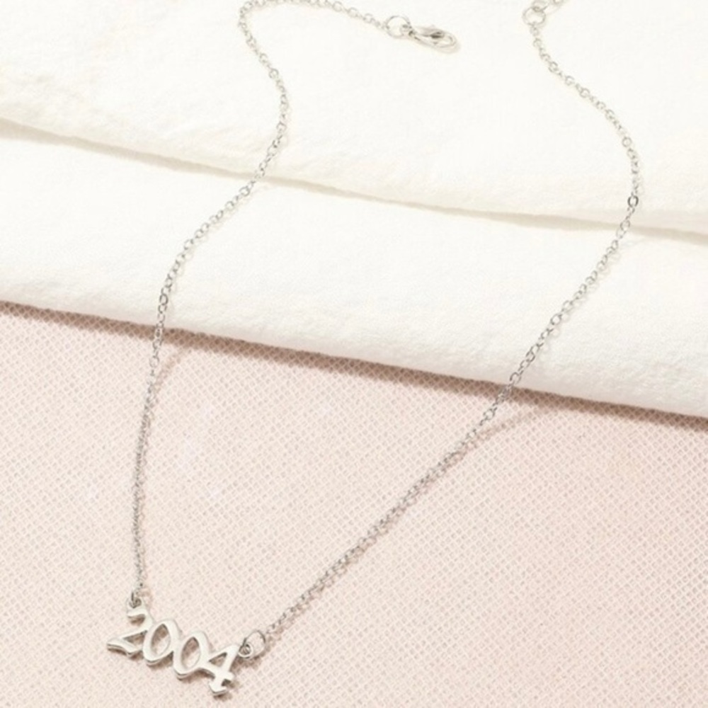 3/$30 🤍 Established “2004” Necklace